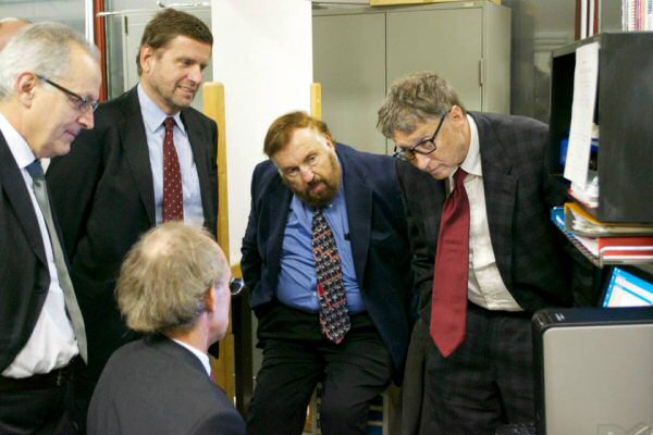 Aldo Pizzuto (ENEA Director of Fusion Technical Unit), Federico Testa (ENEA Commissioner), Lowell Wood, Bill Gates and Vittorio Violante (seated)